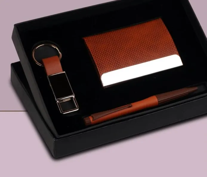 Q156 Compact 3 PC Gift Set