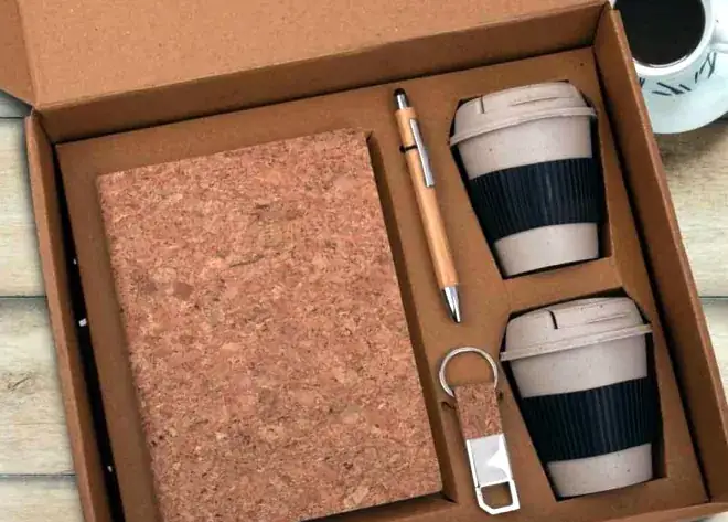 Q110 Cork Notebook + 2 Eco Coffee Mugs Gift Box