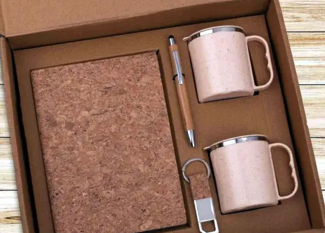 Q107 Cork Notebook + 2 Eco Steel Mugs Gift Box